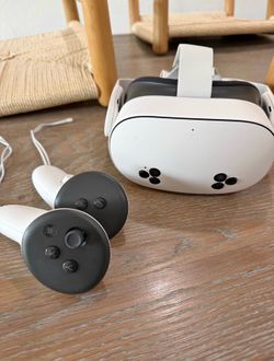 Meta Quest 3s 128gb Headset & Controllers (VERY NEW)