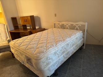 Queen/Full Frame & Matress