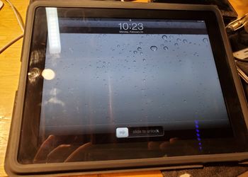 ☆☆ THE 9.7" IPAD GEN 1 64GB TABLET