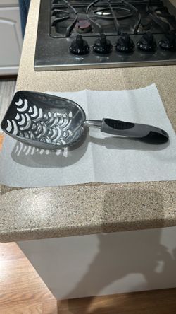 Kitty Litter Scooper - Used  - Metal