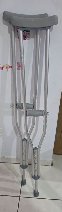 standard aluminum underarm crutches