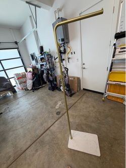 Clothing hanger
