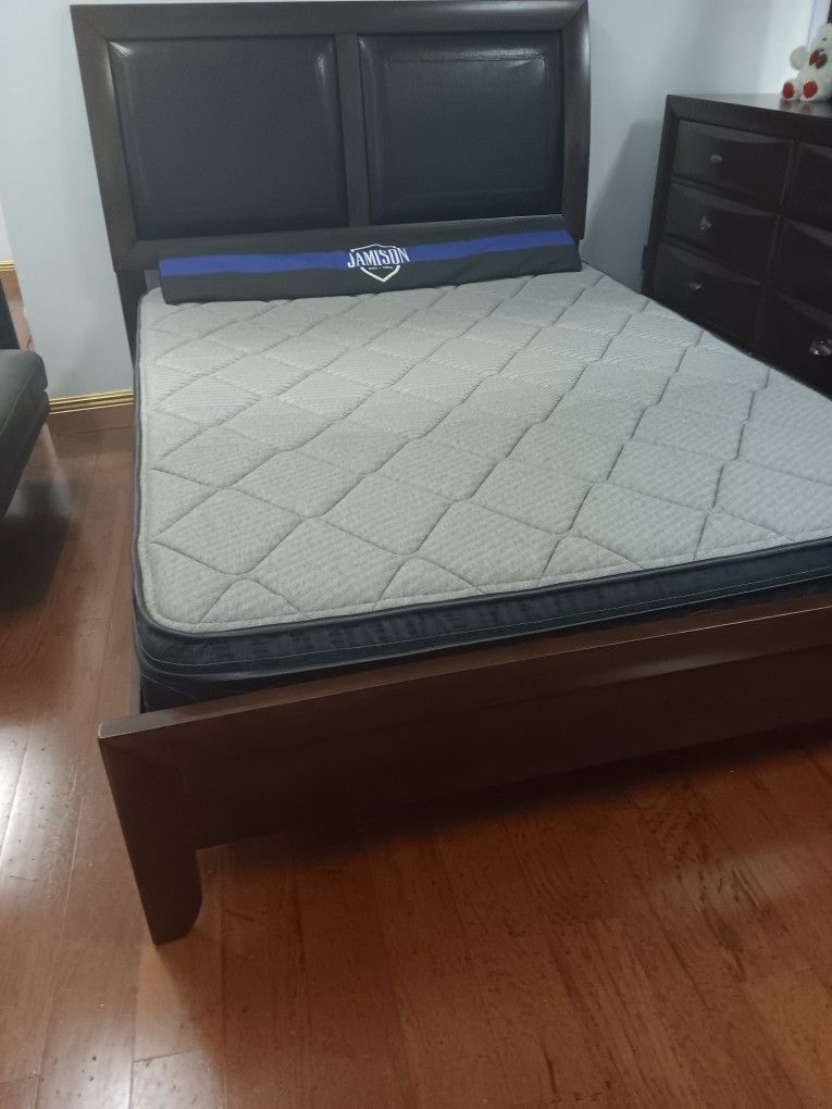 *Holiday Flash Sale!!!*---Attractive Emily Merlot Bedroom Sets---From $399!!!---12/15-12/16 Only😉