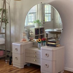 Vanity - Art Deco Vintage
