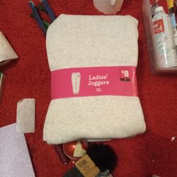 LADIES JOGGERS XL NEW