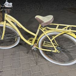 Huffy Nel Lusso, Women’s 26 in bike ( read Discription)