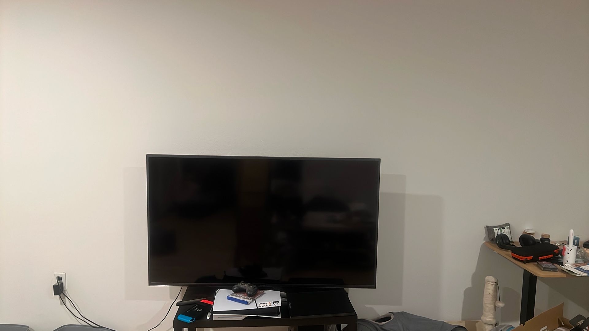 Selling 50 inch Smart Samsung TV