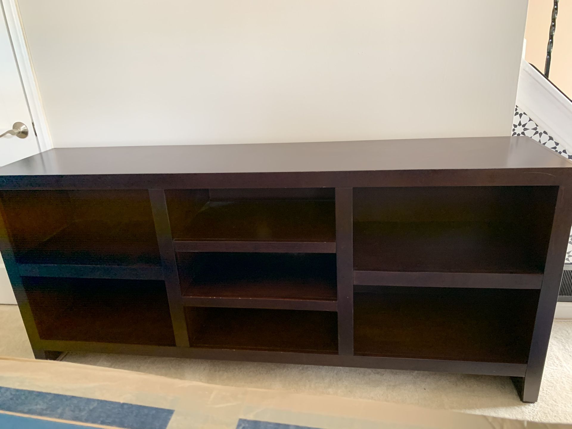 Entertainment center/tv stand