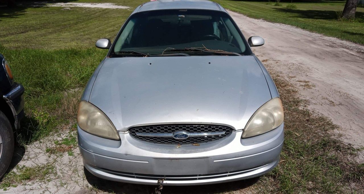 2000 Ford Taurus