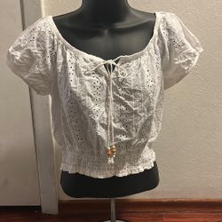 Summer Eyelet Top M.        Nwot *