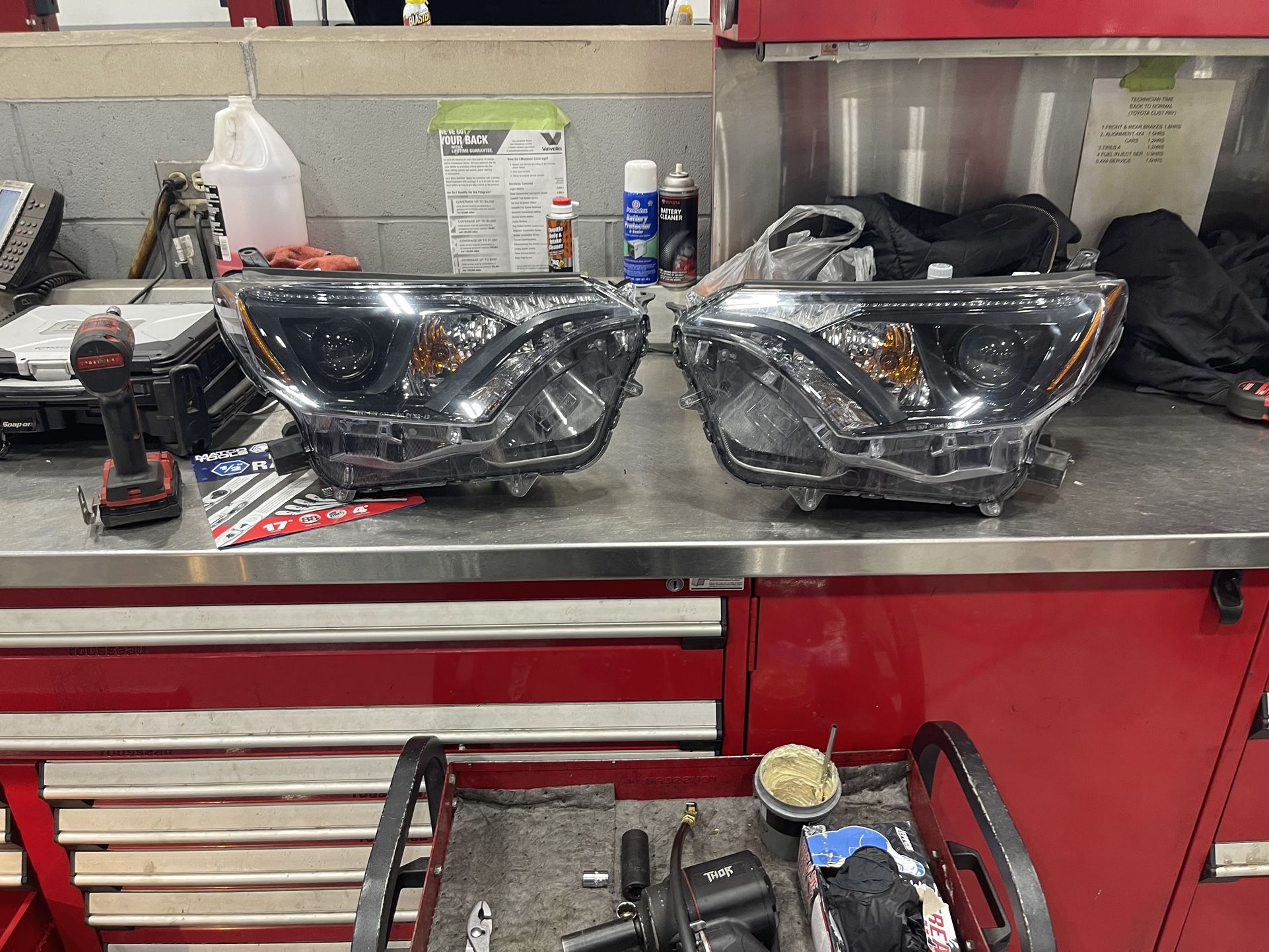 2016-2018 Toyota Rav 4 Headlights