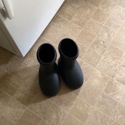 Big Black Boots (mschf)