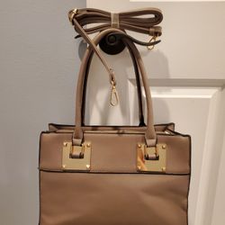 Beige color purse, barely used like new 