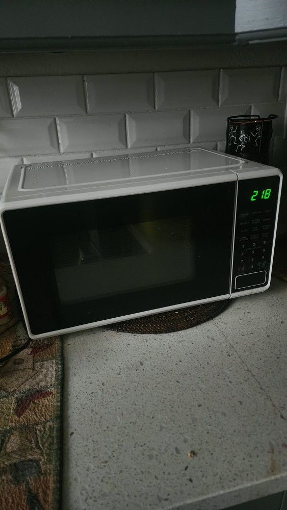 Good Kitchen Countertop Microwave