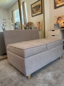 Ottoman with Pull Out Couch/Bed