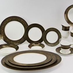 Mikasa Mount Holyoke Discontinued Bone China Service For 12 With Serving Pieces $200 OBO