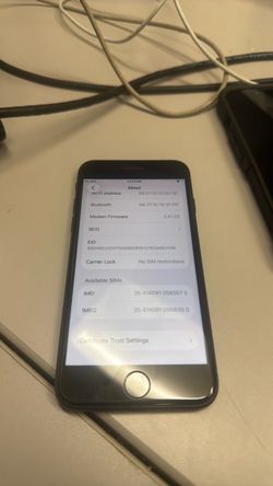 Apple iPhone SE 3rd gen - used unlocked - 64GB 50$