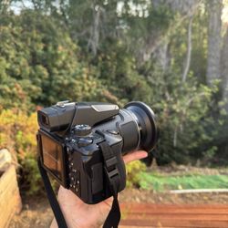 Nikon P950 + Manfrotto Tripod (Full Kit) 