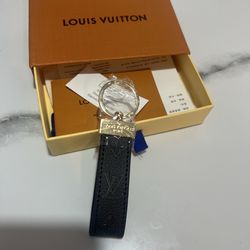 L V sheepskin Chain/Charm