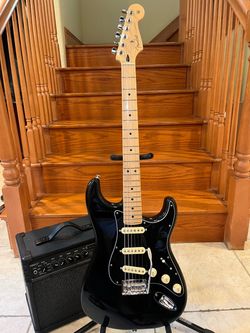 Fender MIM Special Edition Stratocaster (Mint) w/ Line 6 Spyder V20 Amp
