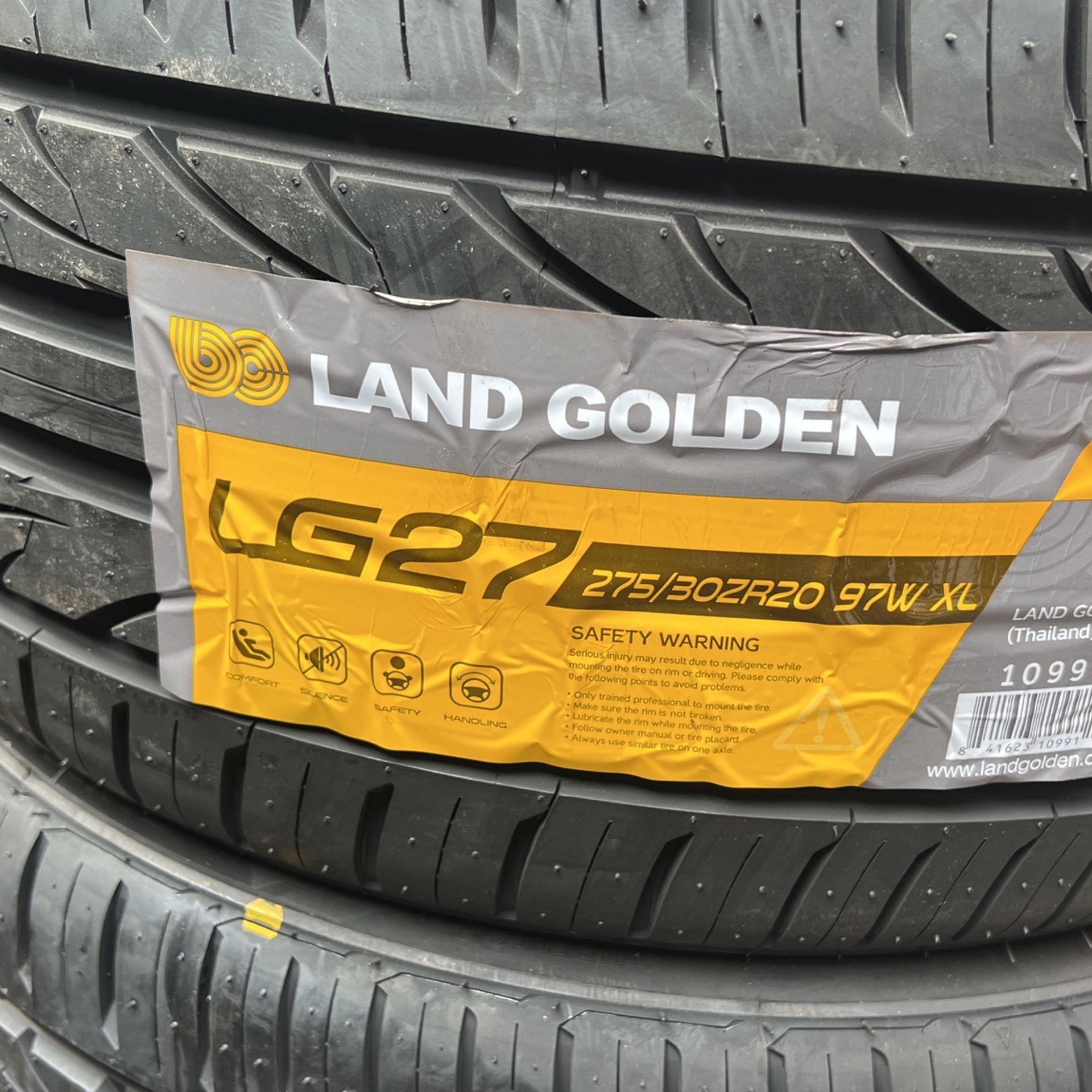 275 30 20 Tires New Set