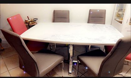 Table with 6 chairs