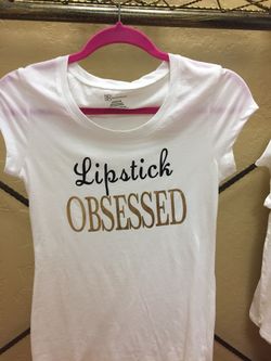 Lipstick obsessed tee