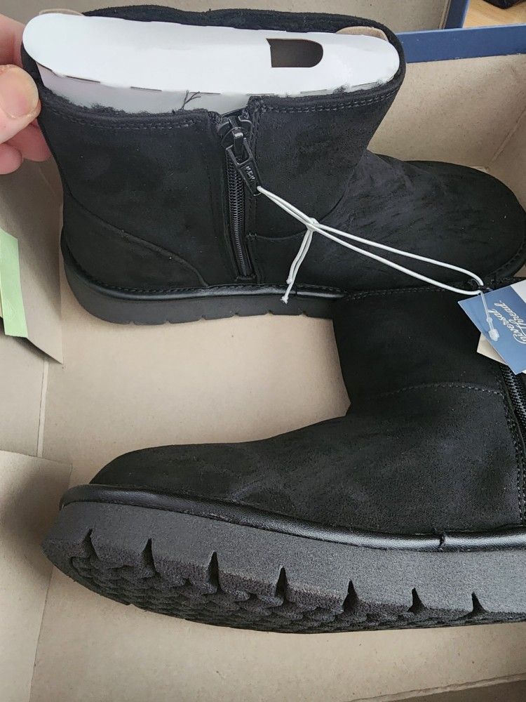 Brand New In Box Womens 9 Memory Foam Boots