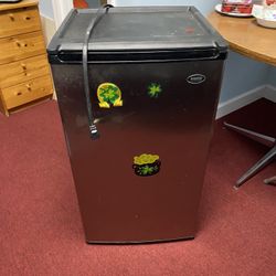 Sanyo Mini Fridge — Stainless/Black