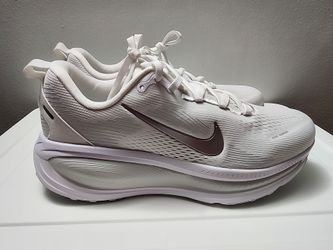 Nike Vomero 18 (White/Metallic Silver) - Size 11 Women's, Size 9.5 Men's