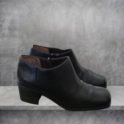 New Black Leather Short Zip Up Boots. Size 9 M.