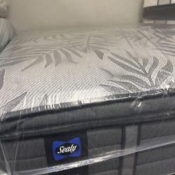 Sealy Posturepedic Queen & King Mattress