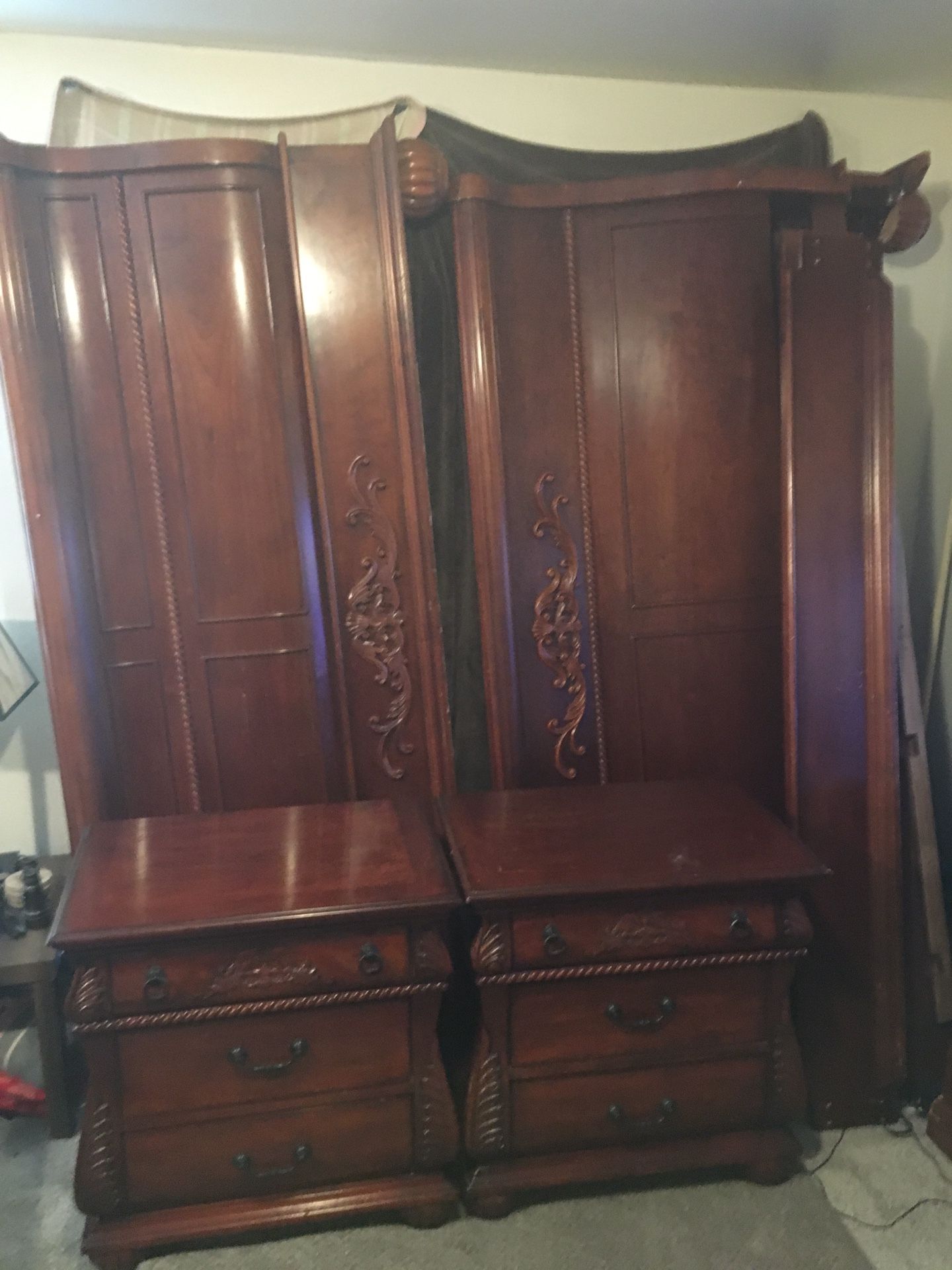 Sleigh bed frame king size and nightstands