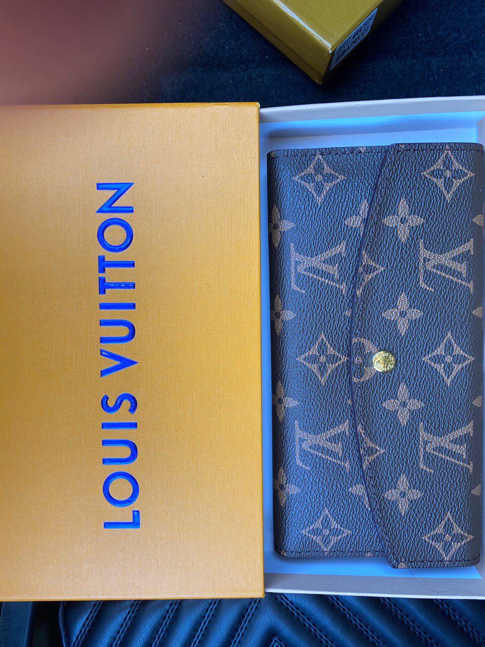 Wallet new inside the box