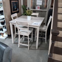 Henry Counter height Table With 4 Chairs 