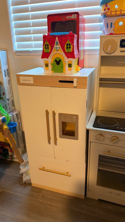 Tiny land kids kitchen and fridge