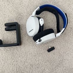 SteelSeries Arctis 7+ Includes Headset Stand