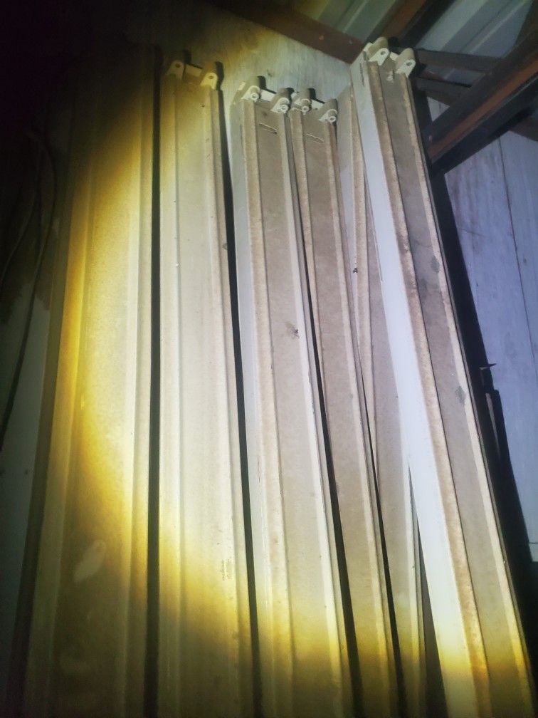 Fluorescent Lighting (w/out bulbs)