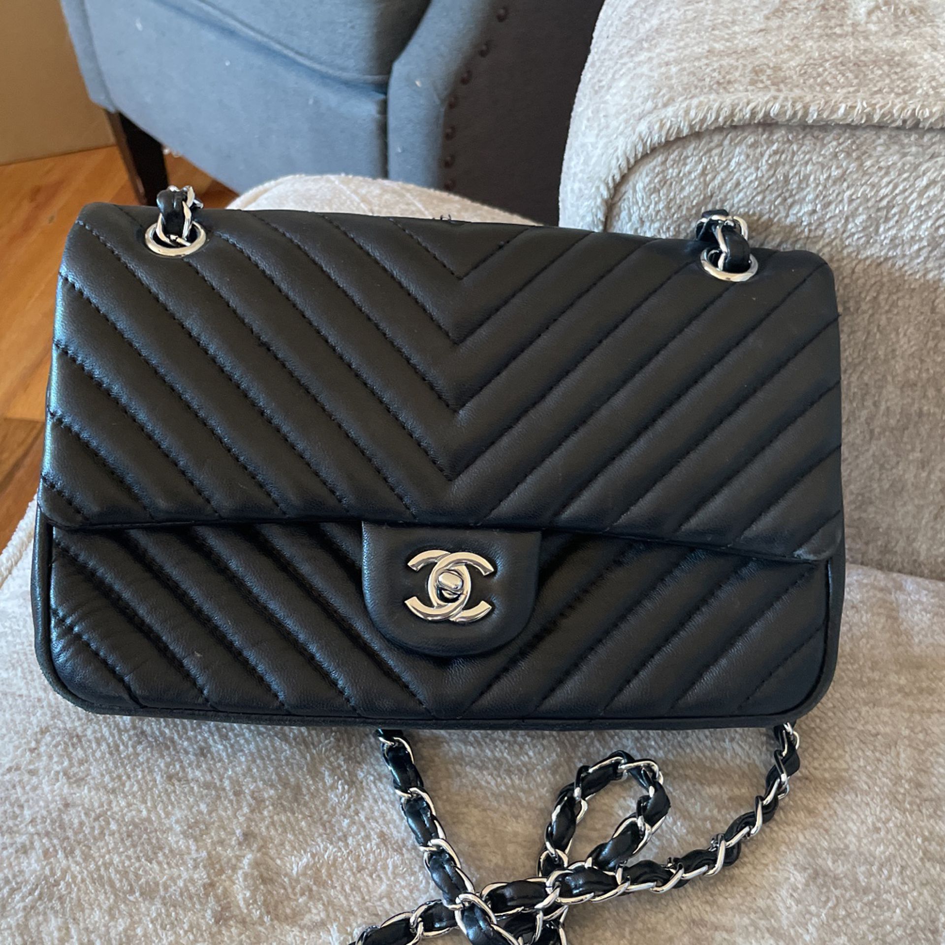 Chanel Womens Vintage Medium Square Black Leather Chevron Stitch Flap Handbag
