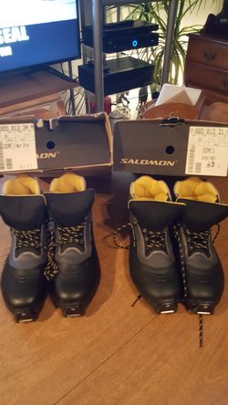 Solomon cross country skiing boots size 11 mens