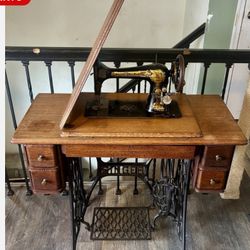 1920s Singer Sewing machine 