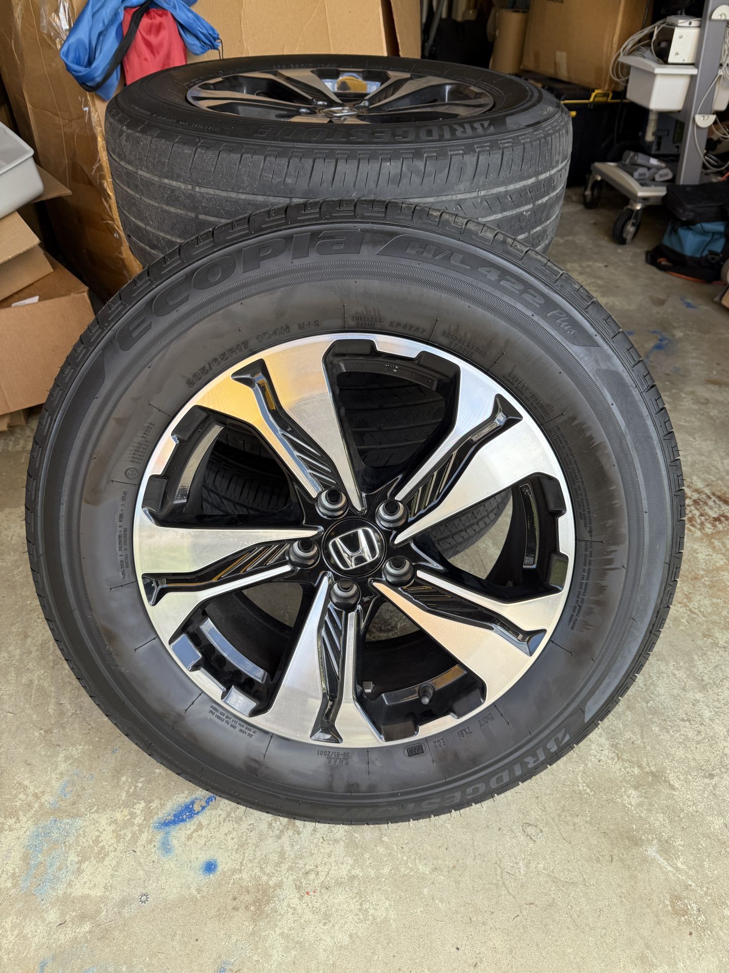 Honda CR-V 2022 Wheel Set With Tires 