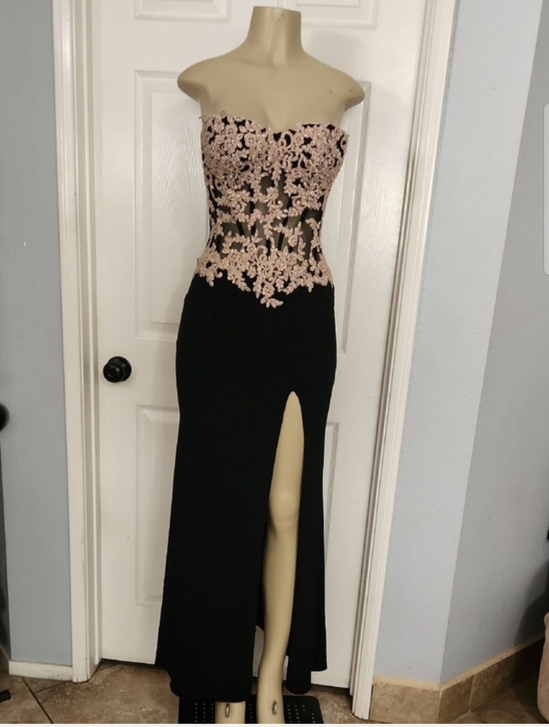 Beautiful prom dress size 2