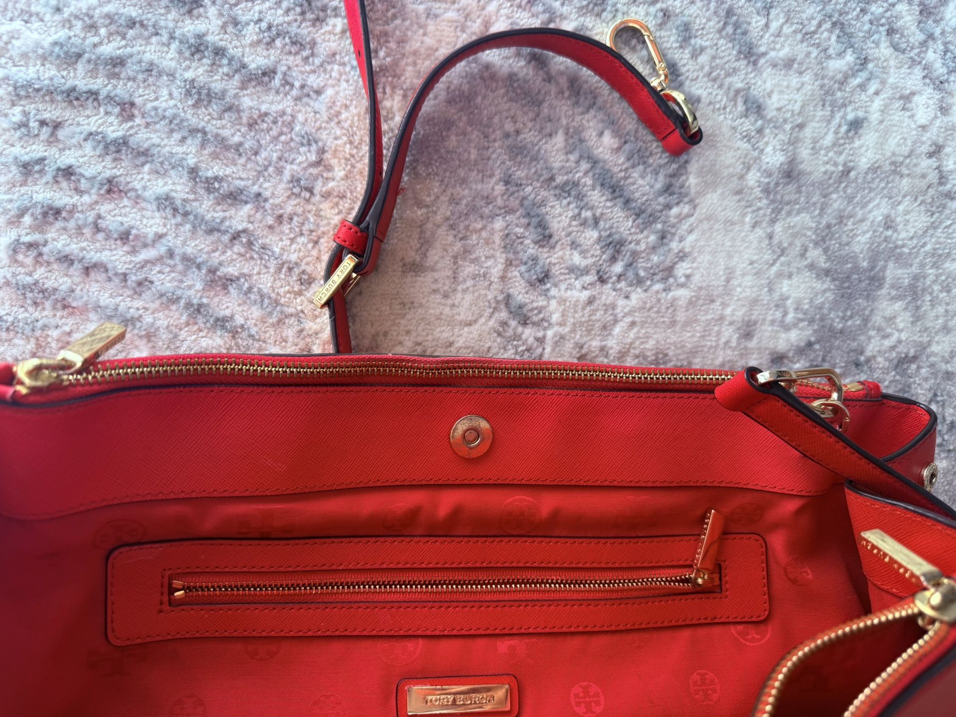 Gorgeous Tory Burch leather Tote Bag With Shoulder Strap