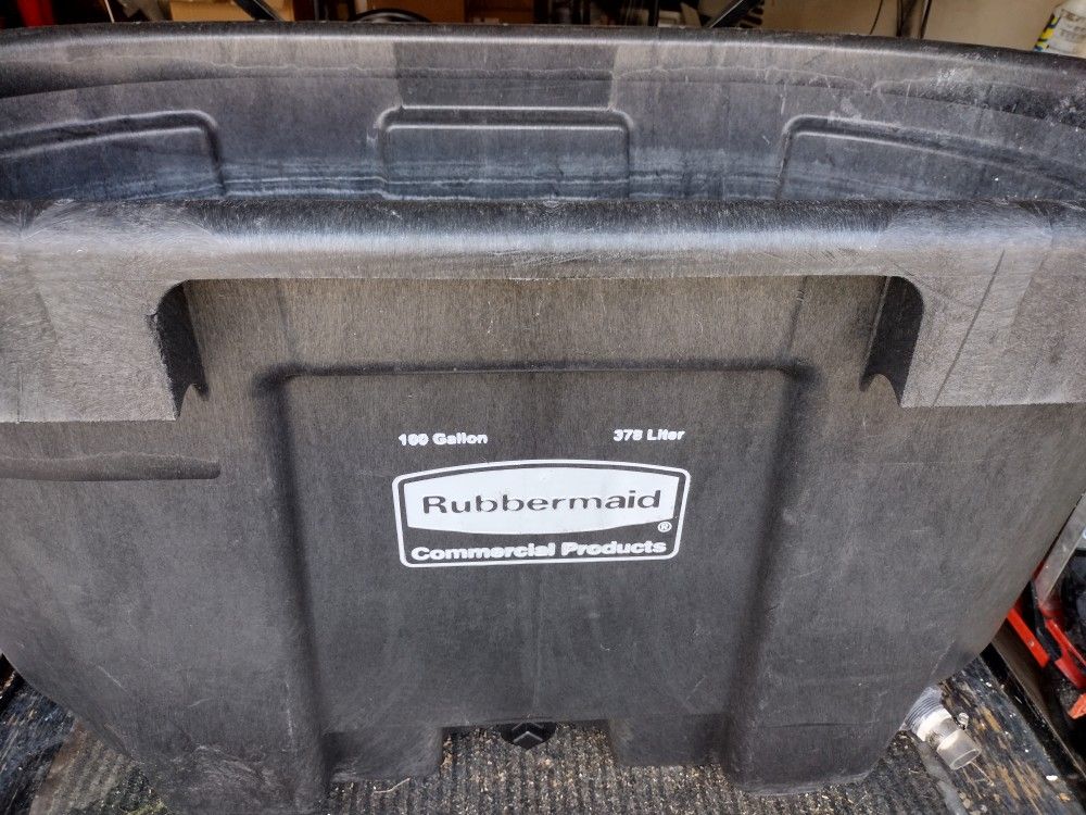 Rubbermaid 100 Gallon Tank