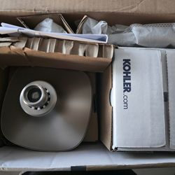 Numista Single Handle

3-Spray Wall-Mount Tub and Shower Faucet with 1.75 GPM in. Polished Chrome (Valve Included)