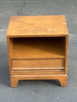 Vintage End Table- Mid Century Modern 