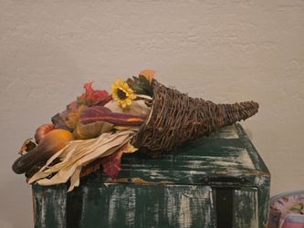 Rustic cornucopia basket