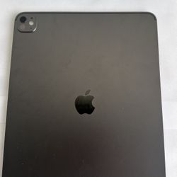 M4 IPAD PRO  13 INCH 256GB – LIKE NEW – 100% BATTERY
