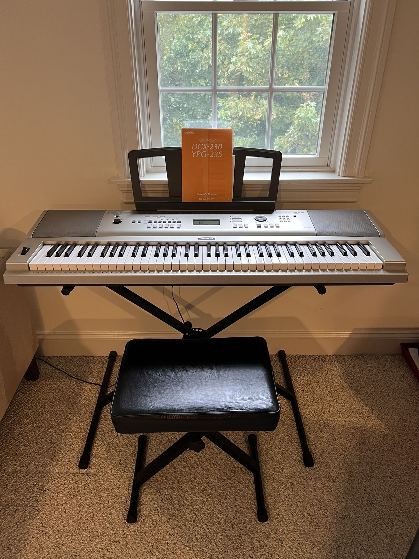 Yamaha Portable Grand DGX-230